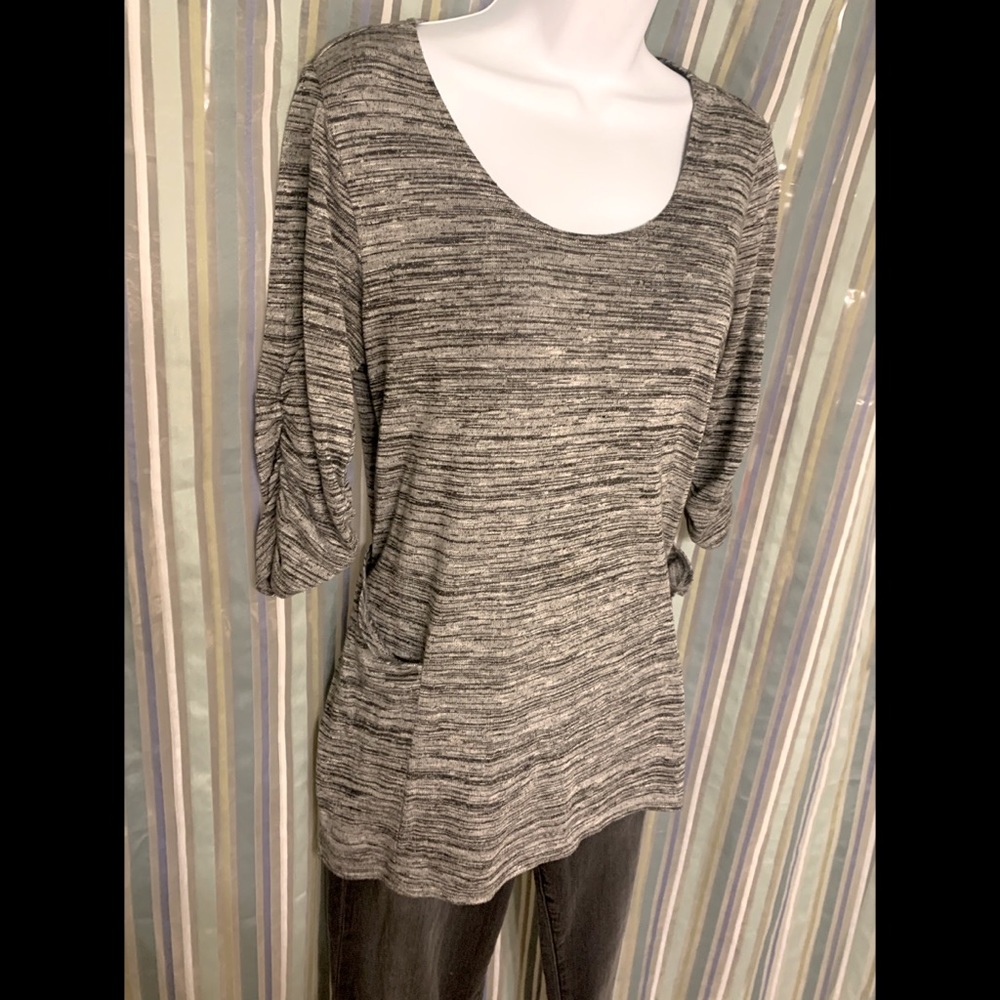 Quarter sleeve dressy woman's top